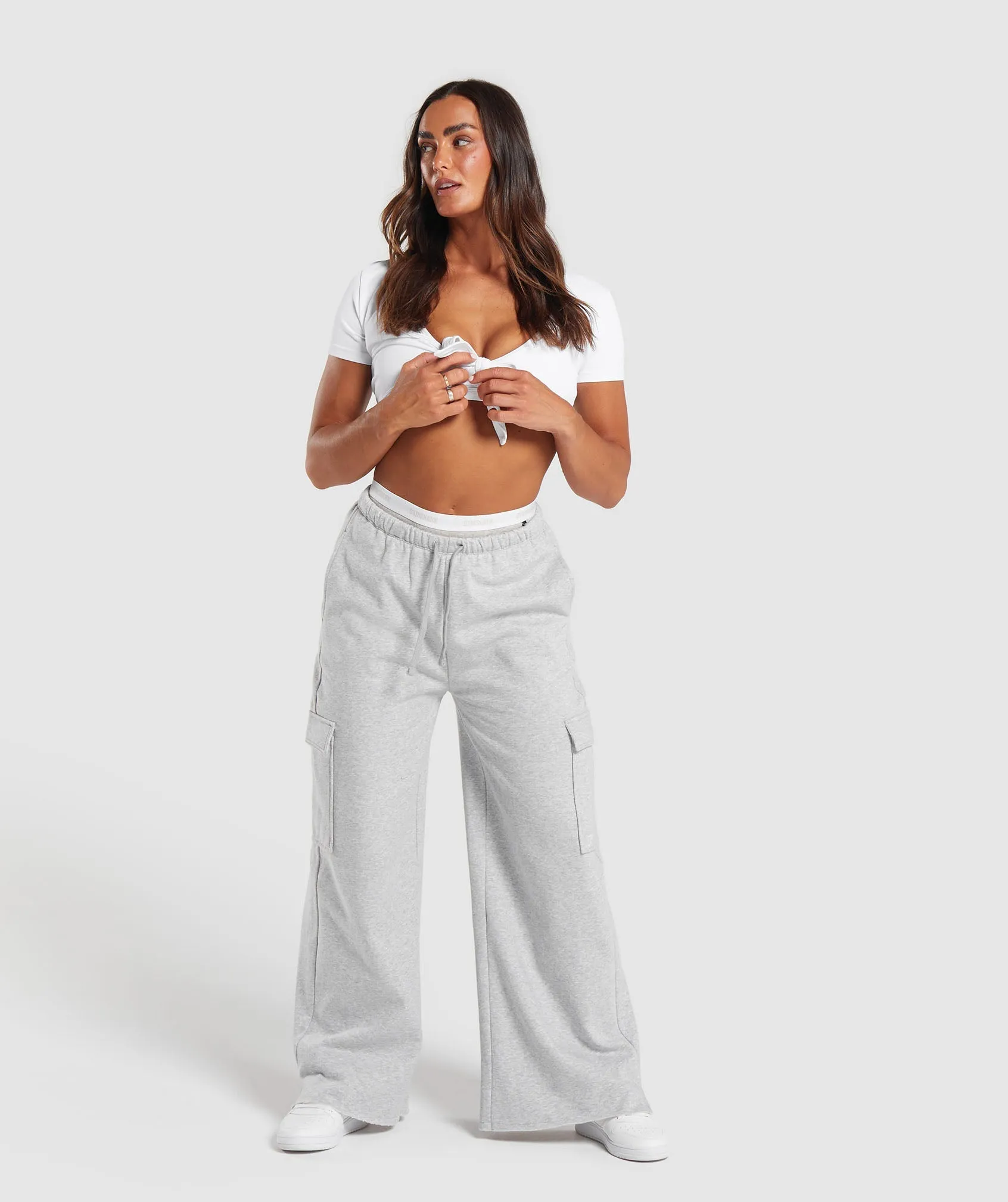 Womens Cargo Sweatpants Wide Leg Fleece Sweatpants Baggy Cargo Joggers with Pockets High Waisted Sweat Cargo Pants Trousers